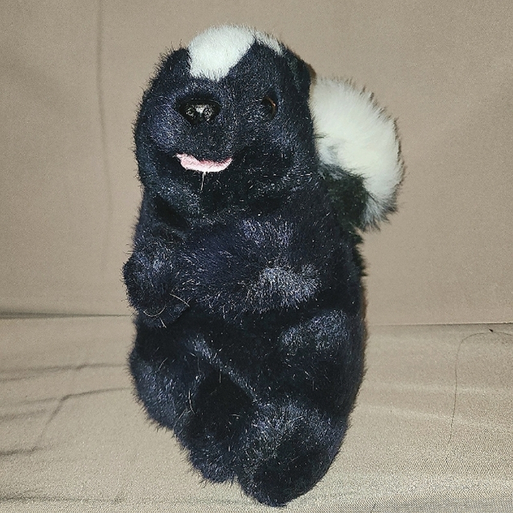 EC Vintage Dakin Black & White Skunk Puppet